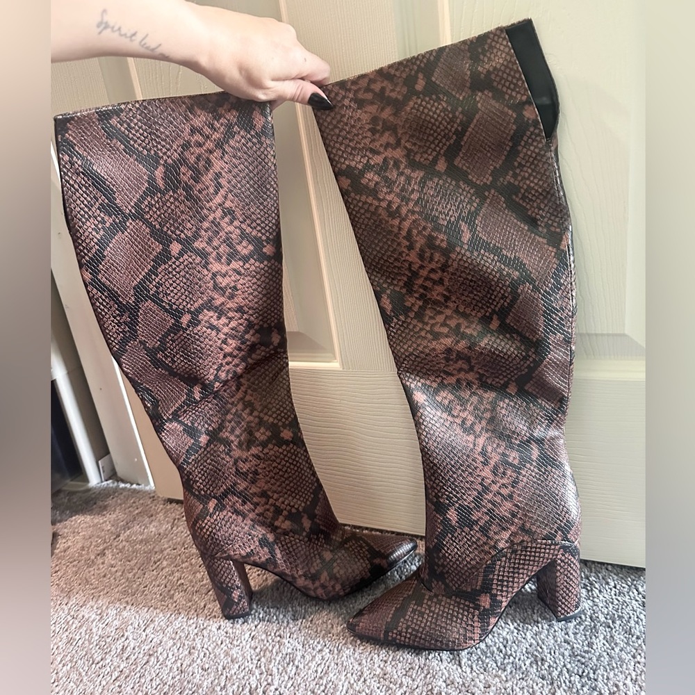 New Guess Brown/black Snakeskin Faux Leather Boots sz 6.5